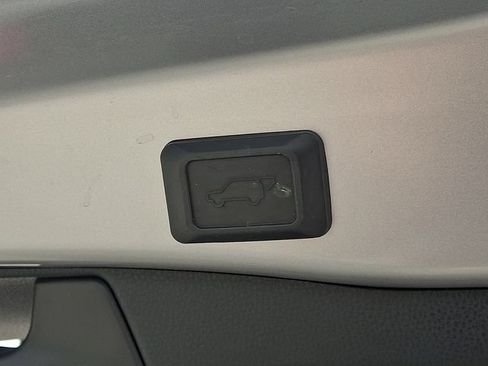 Used 2019 Toyota RAV4 Limited FWD image 30