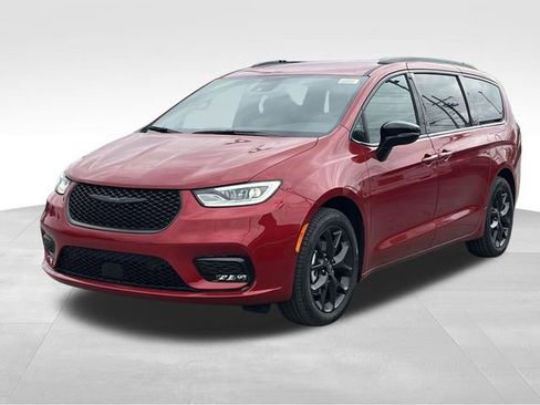 New 2026 Chrysler Pacifica Select image 3