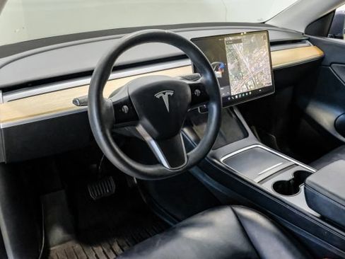 Used 2021 Tesla Model Y 2WD image 4