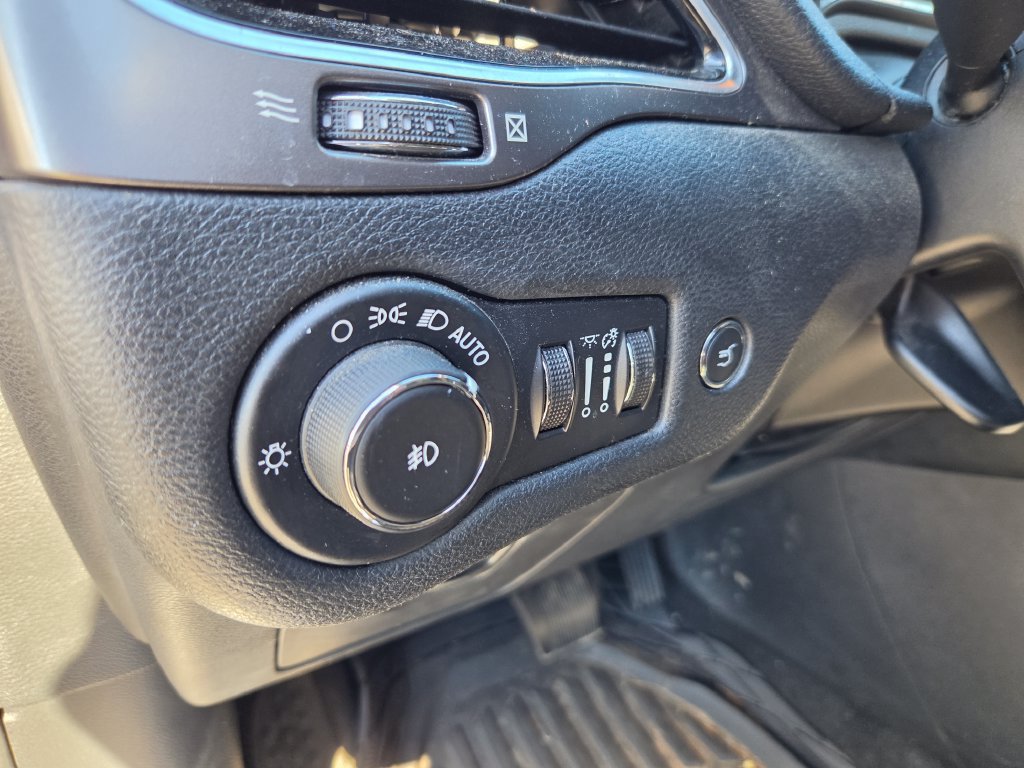 Used 2020 Jeep Cherokee Limited AWD/4WD image 11