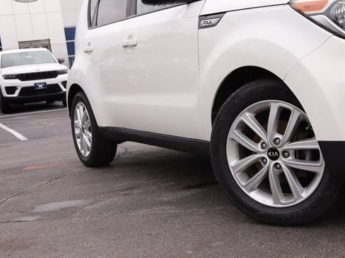 Used 2018 Kia Soul + FWD image 3