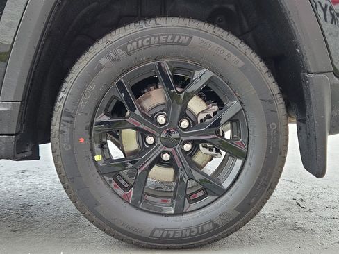 New 2026 Jeep Grand Cherokee Altitude image 24