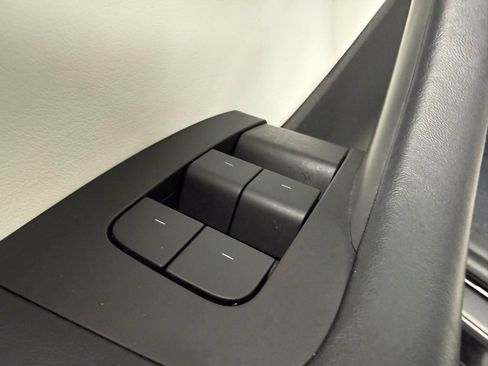 Used 2022 Tesla Model Y Performance image 14