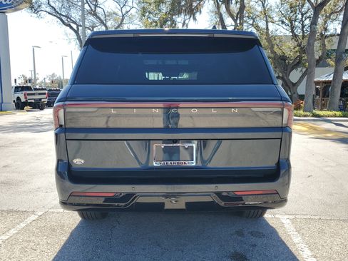 Used 2025 Lincoln Navigator L Reserve w/ Jet Appearance Package image 7