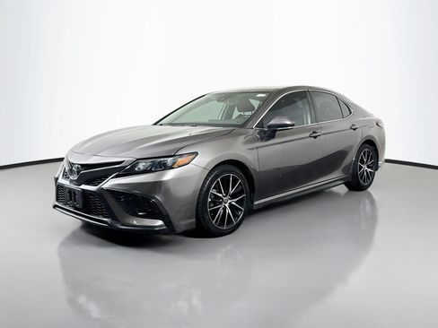 Used 2023 Toyota Camry SE w/ Convenience Package FWD image 4