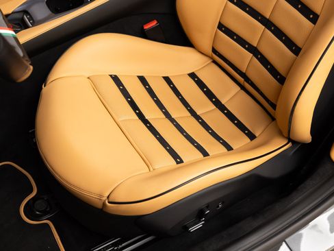 Used 2019 Ferrari Portofino RWD image 58