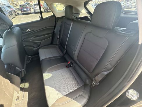 Used 2025 Chevrolet Trax LT w/ LT Convenience Package image 21