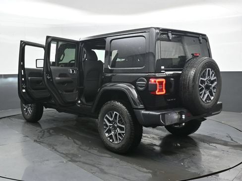 Used 2025 Jeep Wrangler Unlimited Sahara AWD/4WD image 48