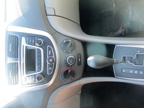 Used 2014 Hyundai Accent GLS image 11