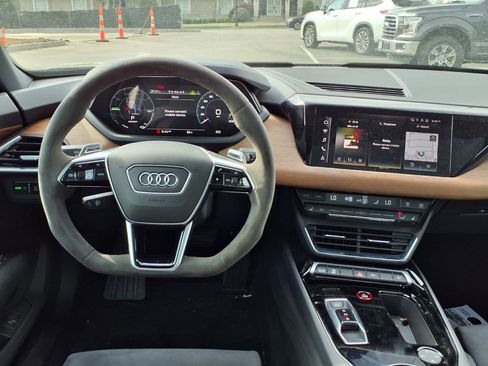 Used 2023 Audi e-tron GT Premium Plus image 5