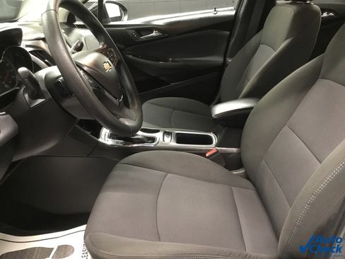 Used 2017 Chevrolet Cruze LT image 24