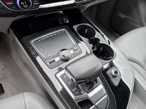 Used 2019 Audi Q7 3.0T Prestige w/ Prestige Package image 29