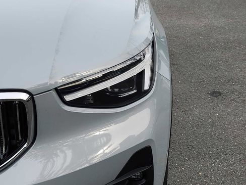 Certified 2024 Volvo XC40 B5 Ultimate w/ Protection Package Premier image 9