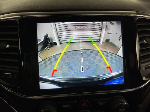 Used 2022 Jeep Grand Cherokee Limited image 24