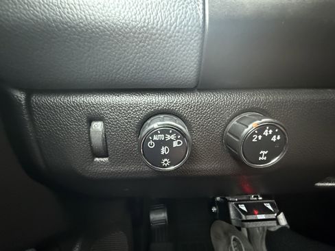 Used 2015 Chevrolet Colorado Z71 w/ Trail Boss Edition image 29