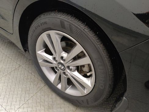 Used 2018 Hyundai Elantra Value Edition FWD image 31