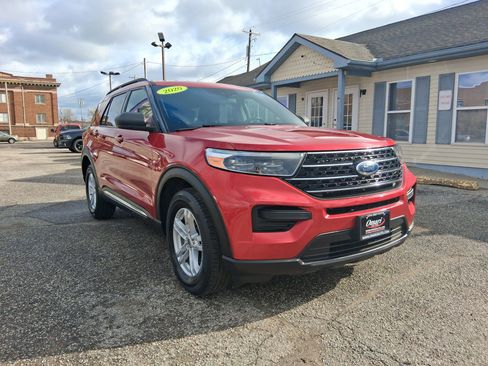 Used 2020 Ford Explorer XLT w/ Comfort Package AWD/4WD image 3