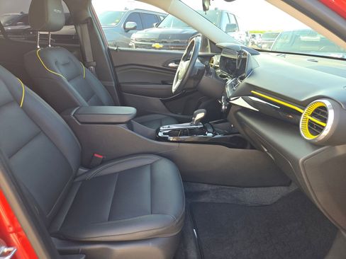 Used 2024 Chevrolet Trax ACTIV w/ Sunroof Package FWD image 24