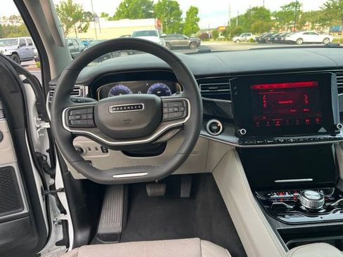 Used 2023 Jeep Wagoneer Series III w/ Convenience Group I AWD/4WD image 17