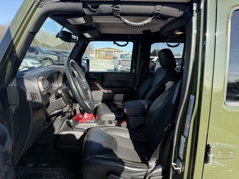 Used 2016 Jeep Wrangler Unlimited Sahara image 10