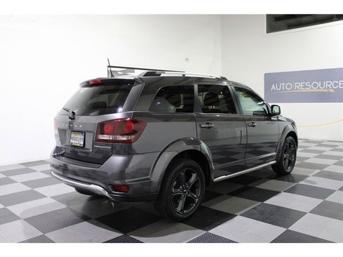 Used 2020 Dodge Journey Crossroad image 4