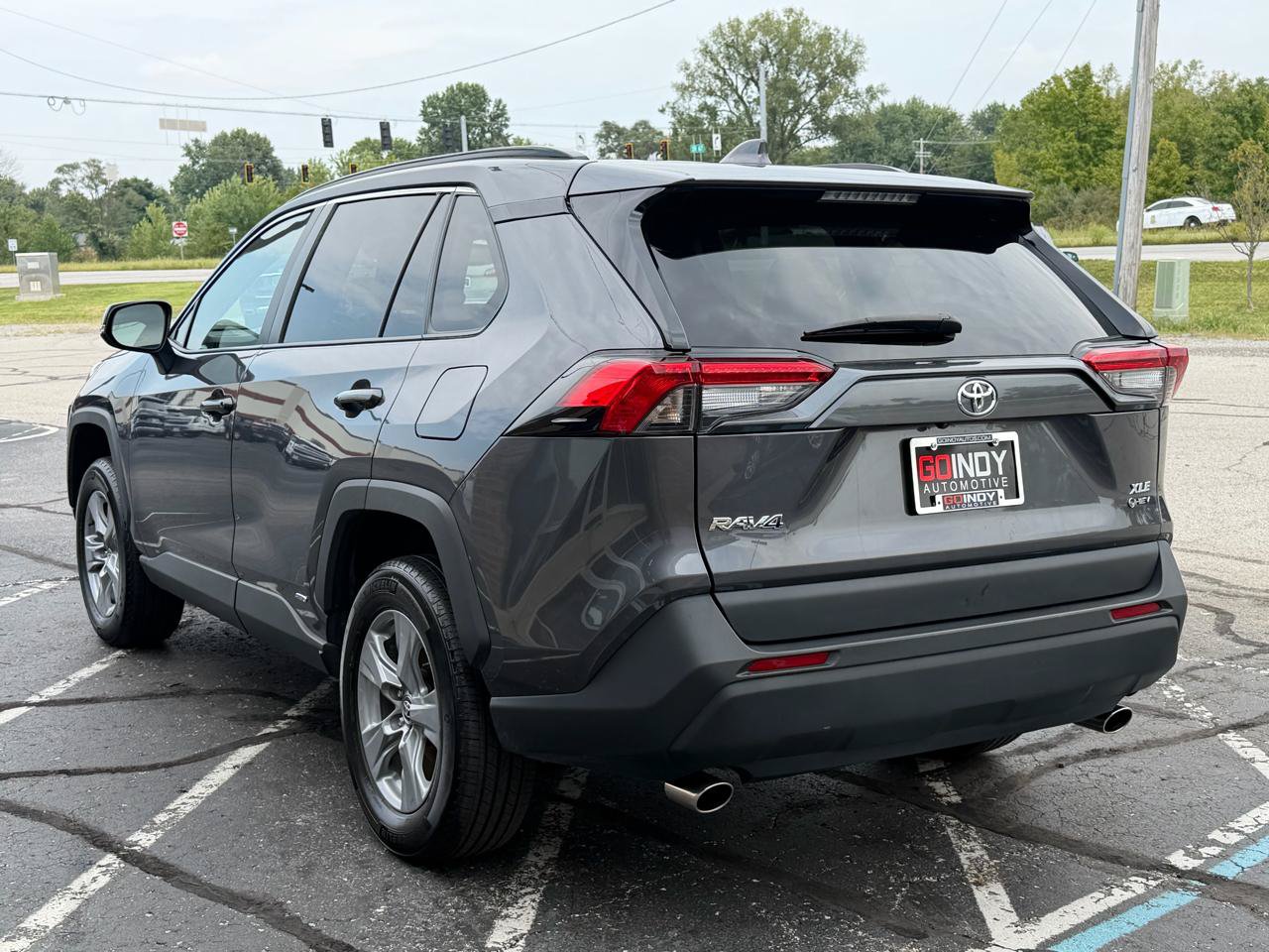 Used 2025 Toyota RAV4 XLE AWD/4WD image 3