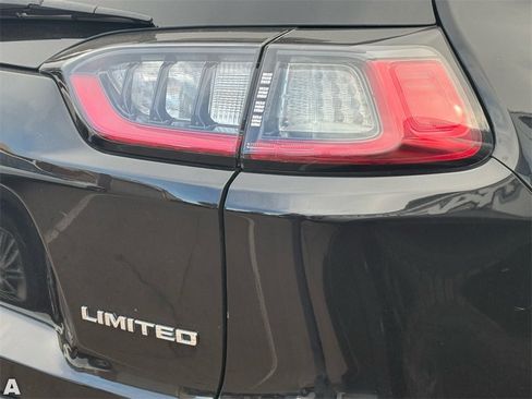 Used 2019 Jeep Cherokee Limited w/ Luxury Group image 11