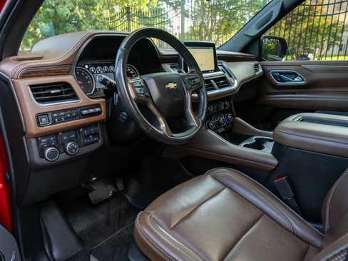 Used 2021 Chevrolet Suburban High Country w/ Premium Package AWD/4WD image 10