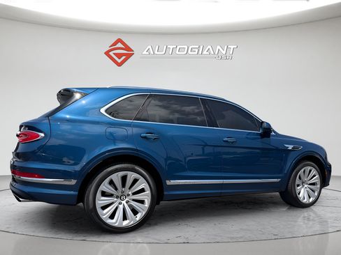 Used 2023 Bentley Bentayga AWD/4WD image 17