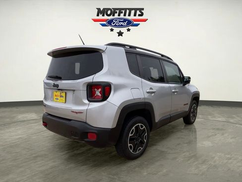 Used 2016 Jeep Renegade Trailhawk w/ Premium Trailhawk Package image 5
