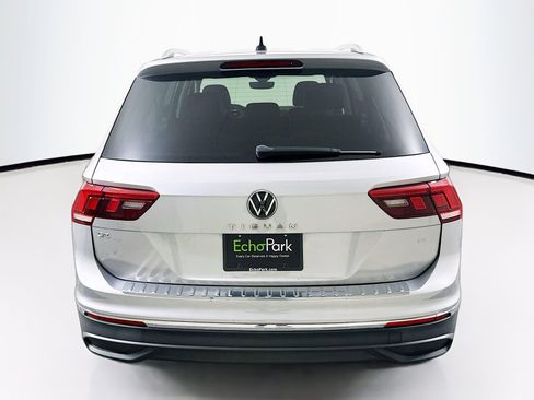 Used 2022 Volkswagen Tiguan SE w/ Panoramic Sunroof Package image 7