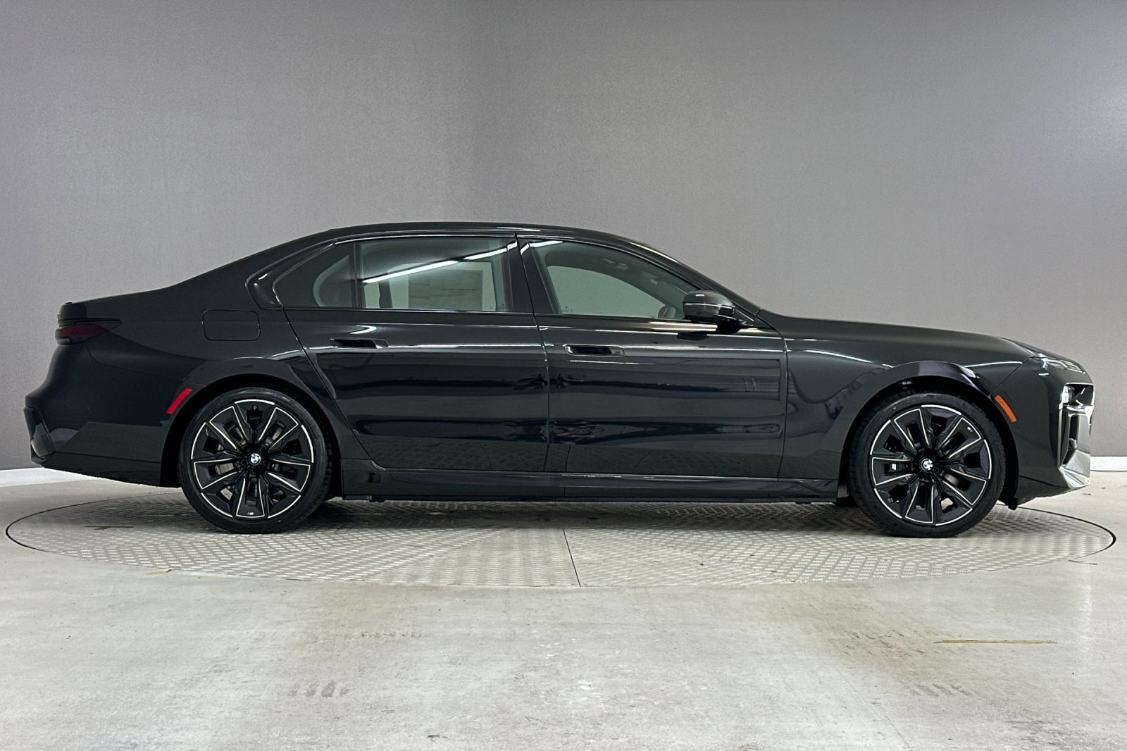 New 2026 BMW 750e xDrive w/ Premium Package AWD/4WD image 8