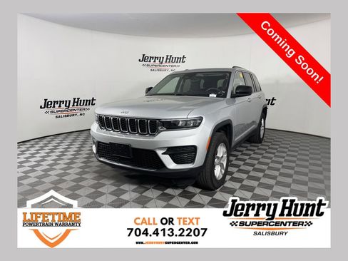 Used 2023 Jeep Grand Cherokee Laredo X image 1