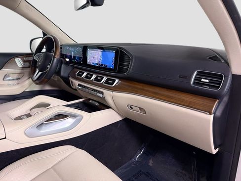 Used 2022 Mercedes-Benz GLS 450 4MATIC image 32