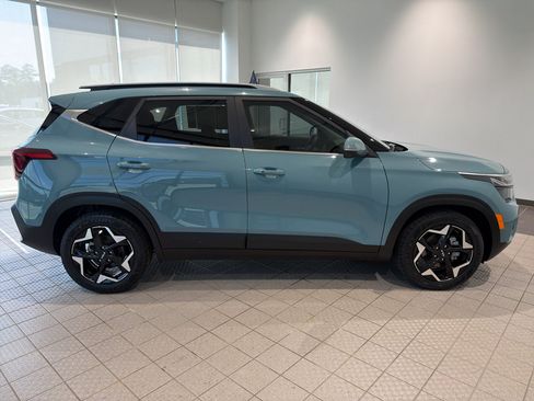 Certified 2024 Kia Seltos EX FWD image 6