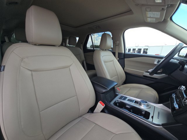 Certified 2023 Ford Explorer Limited w/ Limited Technology Package RWD image 25