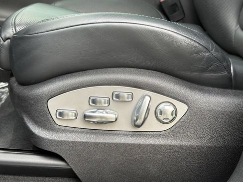Used 2020 Porsche Macan Turbo AWD/4WD image 11