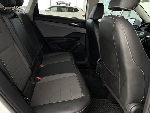 Used 2022 Volkswagen Taos SE image 30