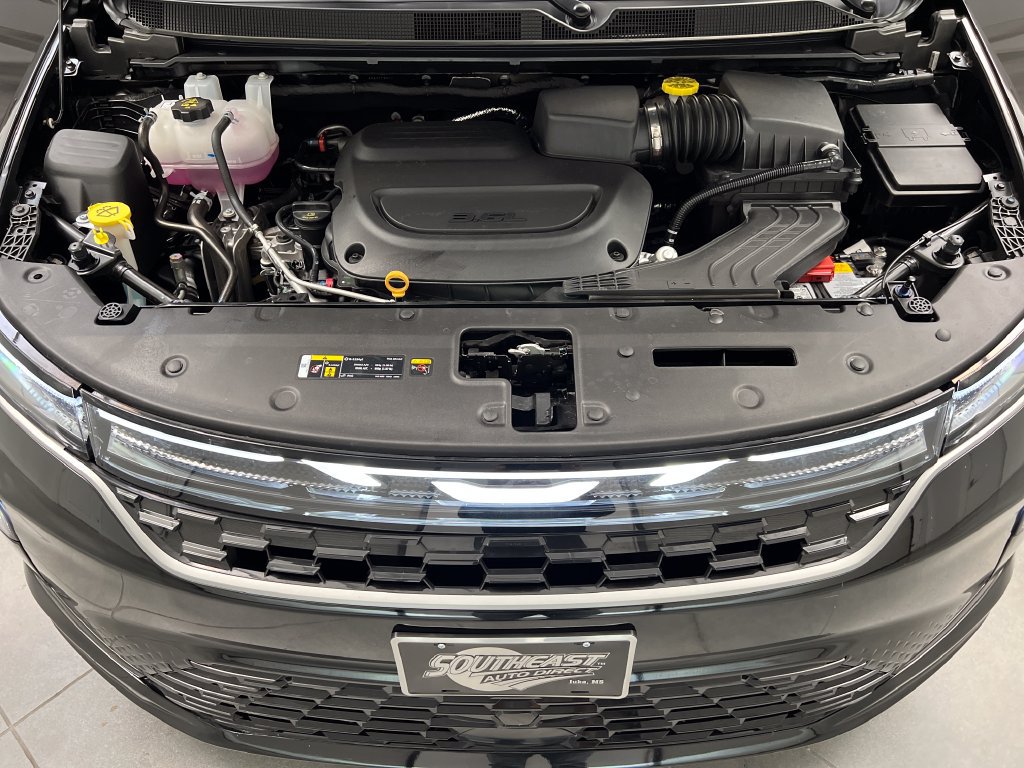 Used 2027 Chrysler Pacifica Select FWD image 86