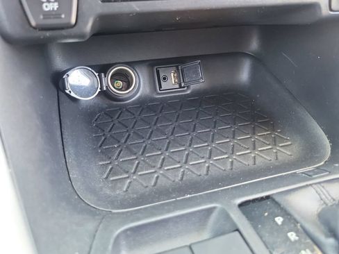 Used 2019 Toyota RAV4 XLE FWD image 16