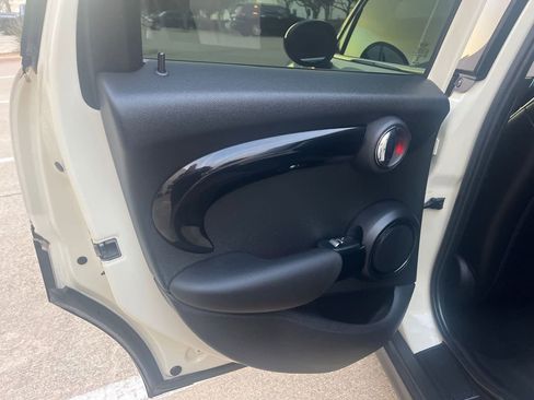 Used 2019 MINI Cooper 4-Door Hardtop image 16