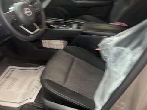 Used 2024 Nissan Rogue SV image 18