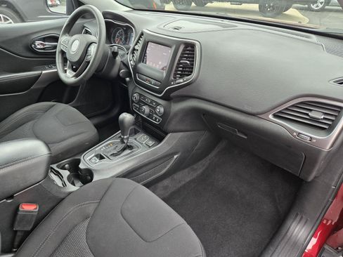 Certified 2021 Jeep Cherokee Latitude FWD image 28