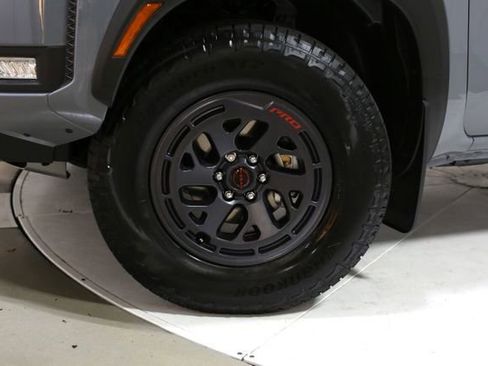 New 2026 Nissan Frontier PRO-4X w/ Pro-4x Convenience Package image 2