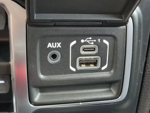 Used 2024 Jeep Wrangler Unlimited Sahara w/ Technology Group AWD/4WD image 20