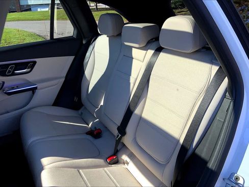 Used 2026 Mercedes-Benz GLC 300 4MATIC image 13