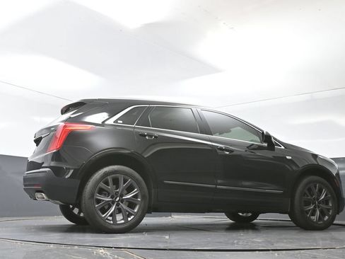 Used 2019 Cadillac XT5 Luxury w/ LPO, Black Ice Package AWD/4WD image 24