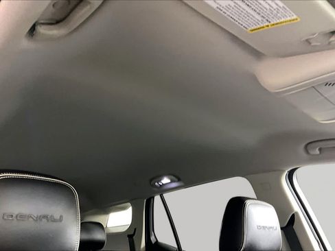 Used 2020 GMC Terrain Denali w/ Denali Premium Package FWD image 13