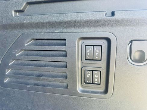 Used 2024 Chevrolet Traverse RS image 43