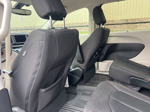 Used 2019 Chrysler Pacifica Touring Plus w/ Cold Weather Group image 14